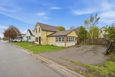 58 John Street, Quinte West, On K8v 1j8