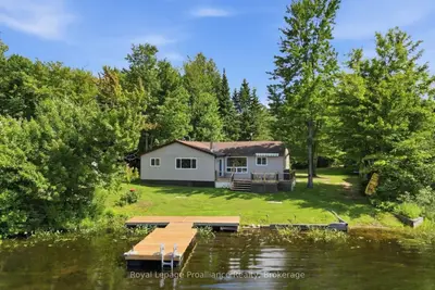 Detached in Addington Highlands