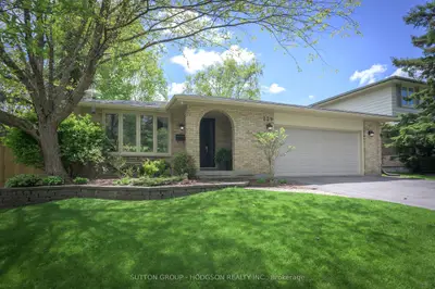 239 Village Green Avenue, London South, On N6j 3z1