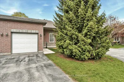 Condo Townhouse in Prince Edward County