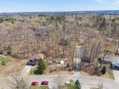33 Shaw Crescent, Huntsville, On P1h 1t7