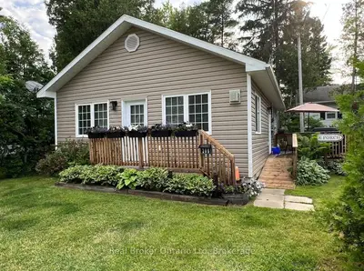 208 S Second Avenue S, South Bruce Peninsula, On N0h 2g0