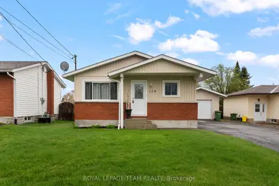 128 Ellis Avenue, Pembroke, On K8a 2h9