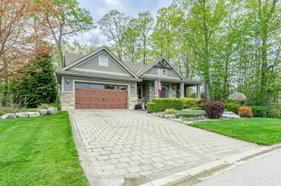 4 Hayter Drive, Lambton Shores, On N0m 1t0