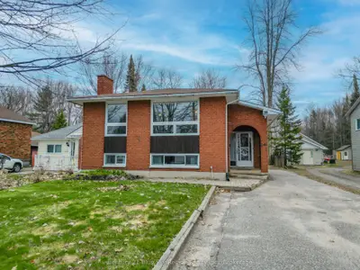 1064 Premier Road, North Bay, On P1a 2j1
