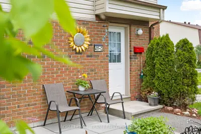 41c Forester Crescent, Bells Corners And South To Fallowfield, On K2h 8y3