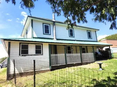 11 Central Street S, Addington Highlands, On K0h 1l0
