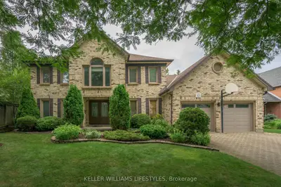 10 Debbie Lane, London North, On N5x 3l4