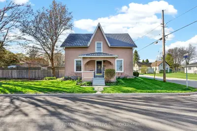 336 Queen Street, Loyalist, On K0h 1g0