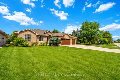 727 Norman Street, Plympton-wyoming, On N0n 1t0