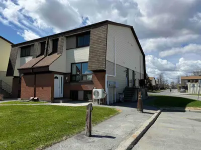 23a Woodvale Green, South Of Baseline To Knoxdale, On, K2g 4h3