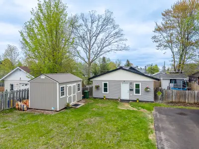 42 Selkirk Street, Petawawa, On K8h 1p2