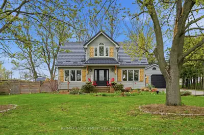 27 Blossom Avenue, Brantford, On L3t 5l9