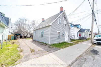 42 Bonnechere Street S, Renfrew, On K7v 1z1