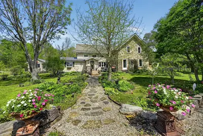25 Pond Road, Front Of Yonge, On K0e 1r0