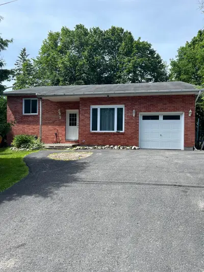 2 Caribou Avenue, Stittsville - Munster - Richmond, On K2s 1m5