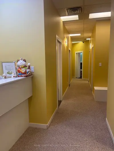 2446 Bank Street 204, Hunt Club - South Keys And Area, On K1v 1a4