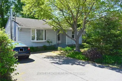 200 Woodroffe Avenue, Woodroffe, On K2a 3v4
