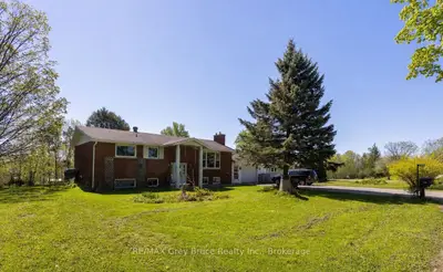 105 Maple Grove Lane, Georgian Bluffs, On N4k 0g2