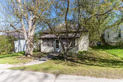 18 Susan Street W, Huntsville, On P1h 1x4