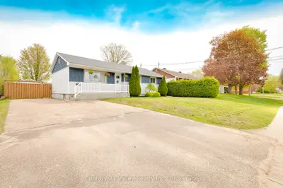 36 Mary Street, Petawawa, On K8h 1r9