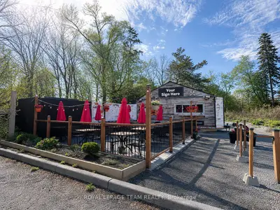 2560 Bank Street, Hunt Club - South Keys And Area, On K1t 1m9