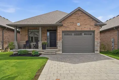 159 Collins Way 49, Strathroy-caradoc, On N7g 0g8