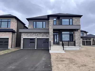 714 Daimler Parkway, Welland, On L3b 0h2