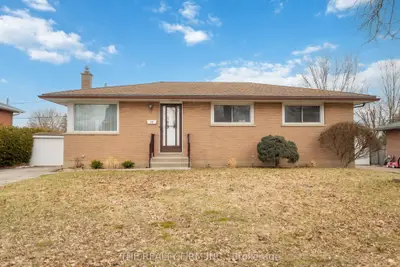 12 Curtis Avenue, London South, On N5z 4g1