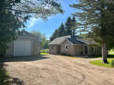 124 Douglas Street, Chatsworth, On N0h 2v0