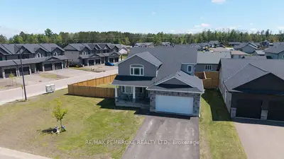 5 Drew Street, Petawawa, On K8h 0g7