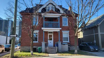 703 Cooper Street 1, Ottawa Centre, On K1r 5j3