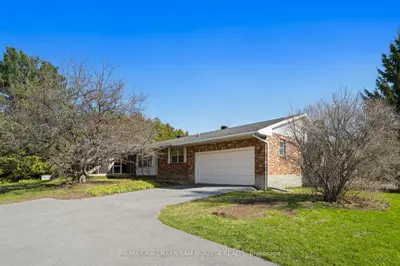 118 Juanita Avenue, Carp - Huntley Ward, On K0a 1l0