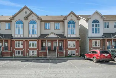 320 Wiffen Private, Bells Corners And South To Fallowfield, On K2h 1g3