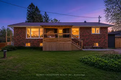Detached in Perry