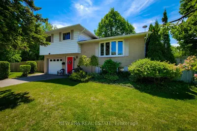 1 Greenwood Avenue, Cambridge, On N1r 2y2