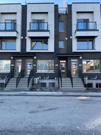 704 Kizis Private, Manor Park - Cardinal Glen And Area, On K1k 5a4