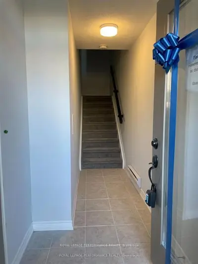 704 Kizis Private, Manor Park - Cardinal Glen And Area, On K1k 5a4