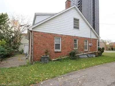 342 King St N Street N, Waterloo, On N2j 2z2