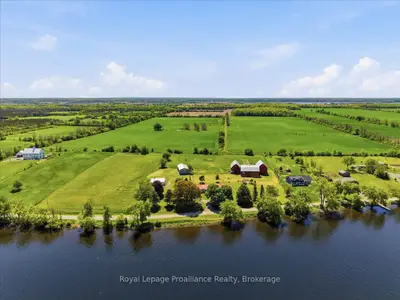 906 N Big Island Road, Prince Edward County, On K0k 1w0