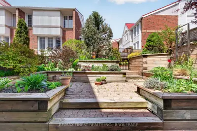 1 Place D'armes 16, Kingston, On K7k 6r8