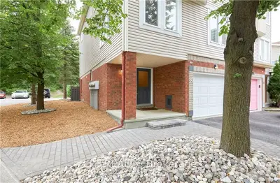 83 Corsica Private, Alta Vista And Area, On K1g 5y2