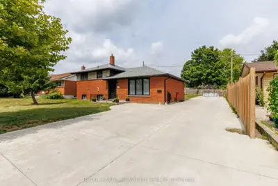 18 Silverdale Crescent, London South, On N5z 4a4