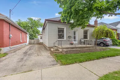 16 Ruth Street, Brantford, On N3s 1l6