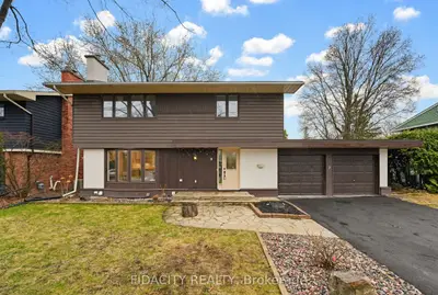 7 Gagnon Court, Kanata, On K2k 1a7