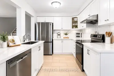 Condo Townhouse in Hamilton