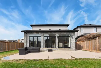 2147 Wateroak Drive, London North, On N6g 5b4