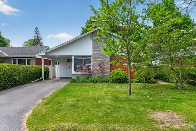 Detached in McKellar Heights - Glabar Park and Area
