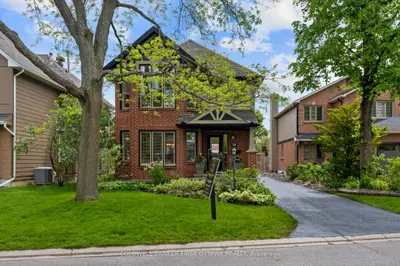 Detached in South of Baseline to Knoxdale