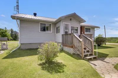 Detached in McNab/Braeside